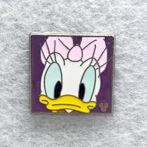 🔮 5/$25 Disney Purple Daisy Duck Pin‎